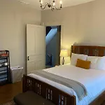Derby Luxe 3-Story Historic 6 Min From Churchill