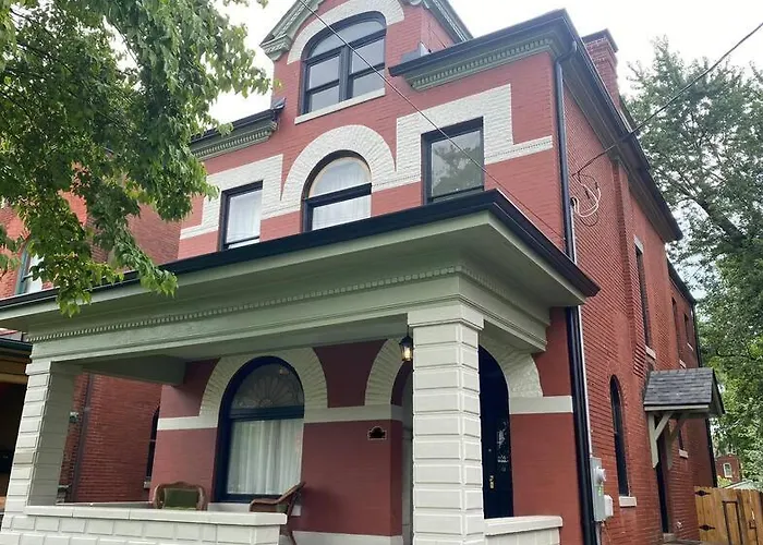 Derby Luxe 3-Story Historic 6 Min From Churchill