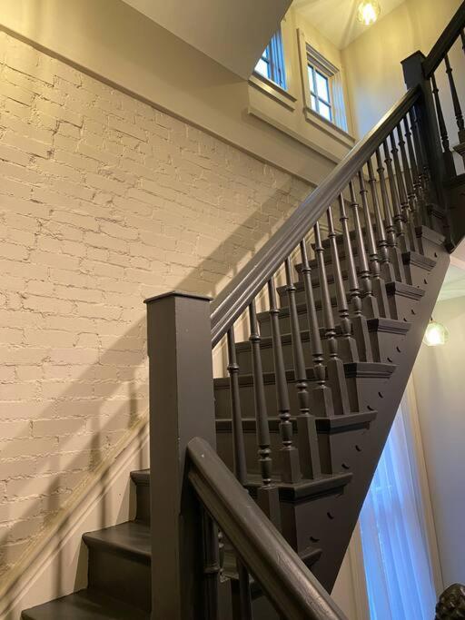 Derby Luxe 3-story Historic 6 Min From Churchill *