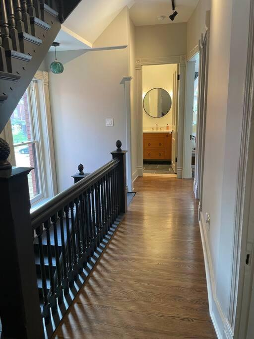 Derby Luxe 3-story Historic 6 Min From Churchill Holiday home