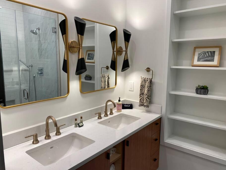 Derby Luxe 3-story Historic 6 Min From Churchill
