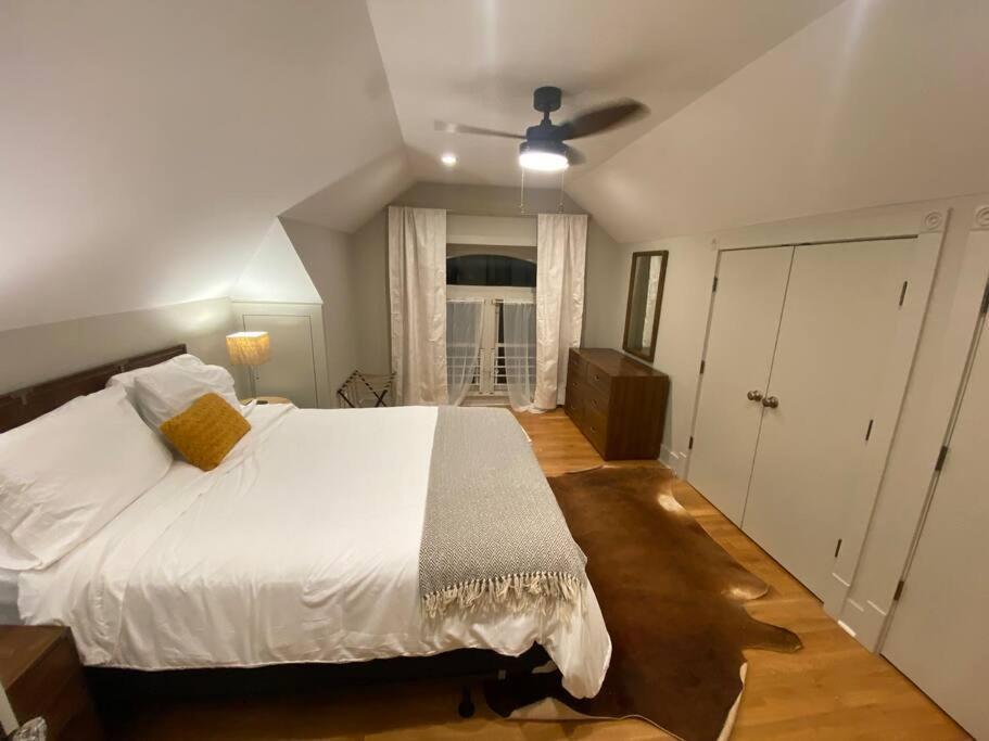 Derby Luxe 3-story Historic 6 Min From Churchill Holiday home Louisville