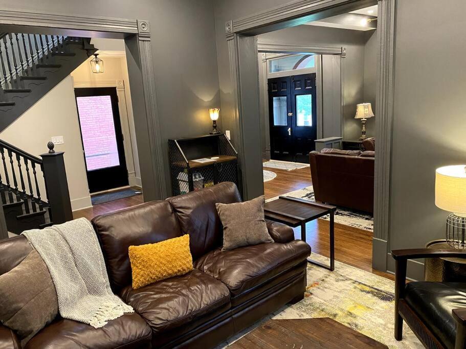 Derby Luxe 3-story Historic 6 Min From Churchill *