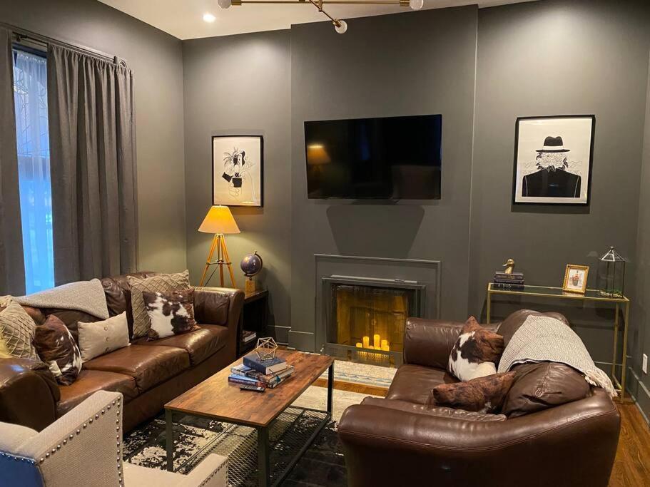 Derby Luxe 3-story Historic 6 Min From Churchill Holiday home